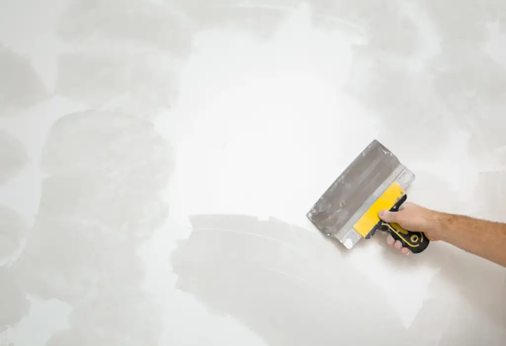 معاجين تسوية الأسطح